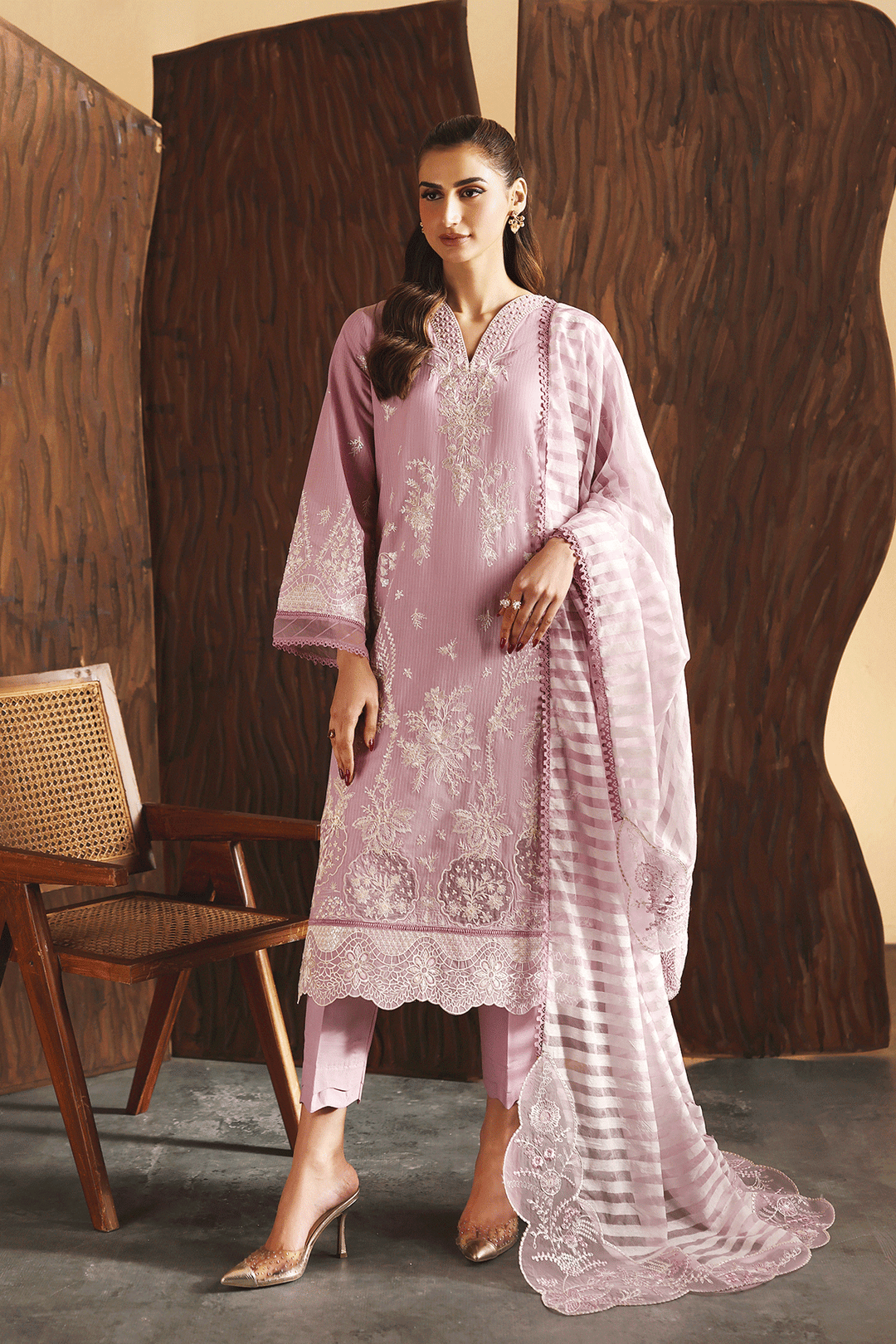 DL-03 Embroidered Lawn Suit - Image 4