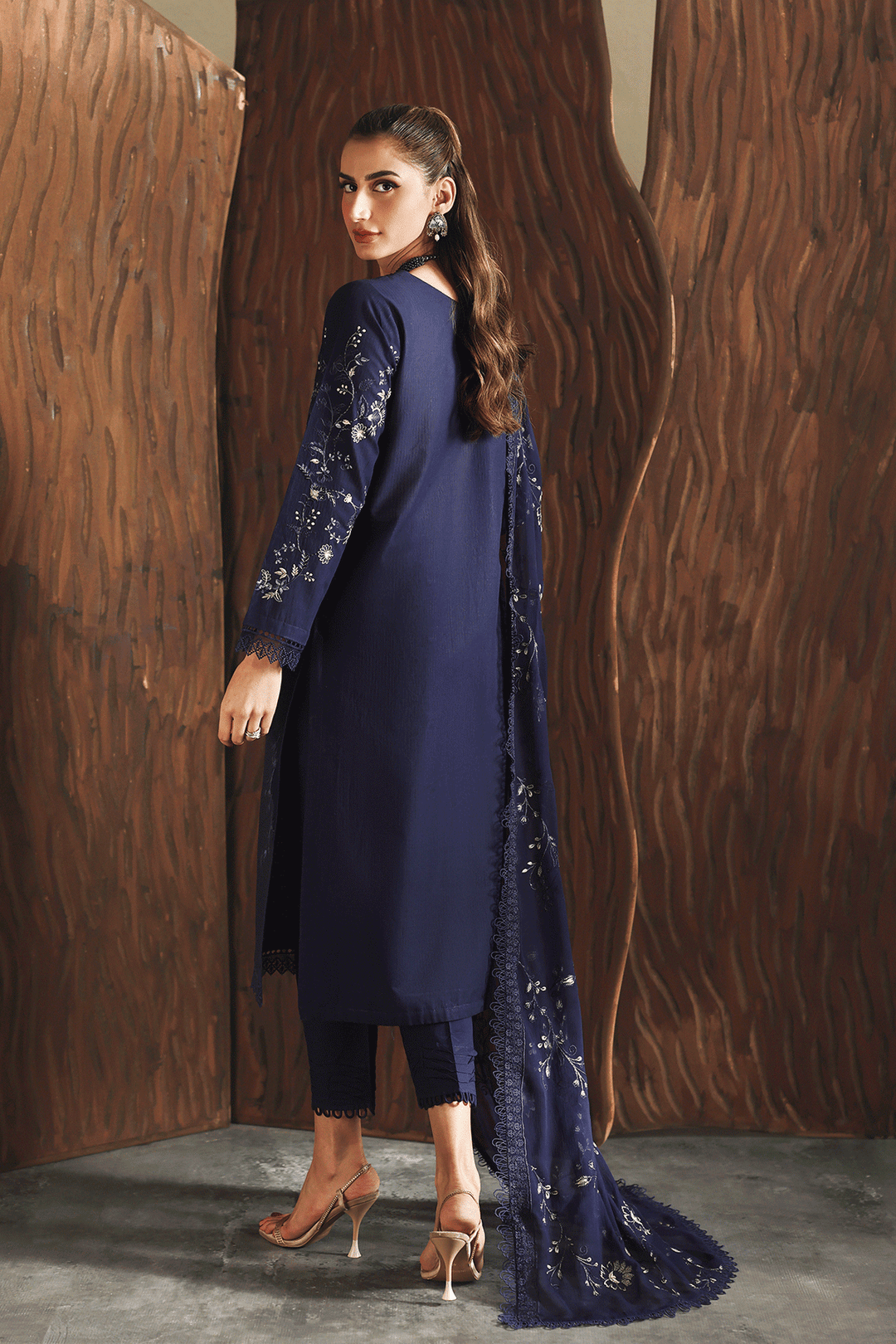 DL-02 Embroidered Lawn Suit - Image 2