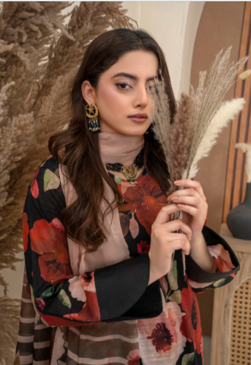 Three-Piece Digital Printed Lawn & Chiffon Suit โ Modern & Trendy