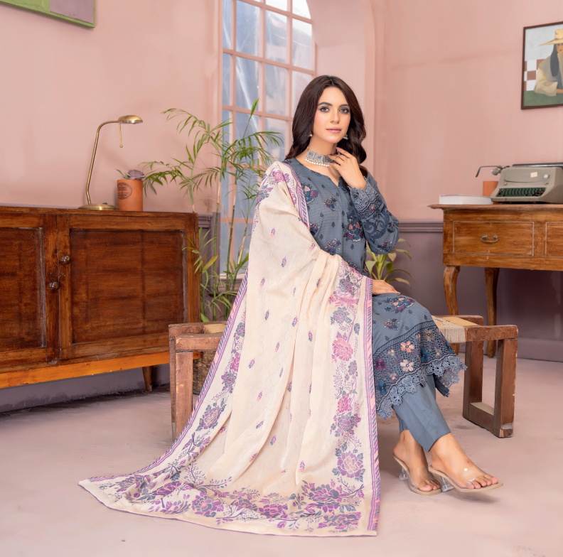 Three-Piece Lawn & Chiffon Jacquard Embroidered Suit โ Premium Look